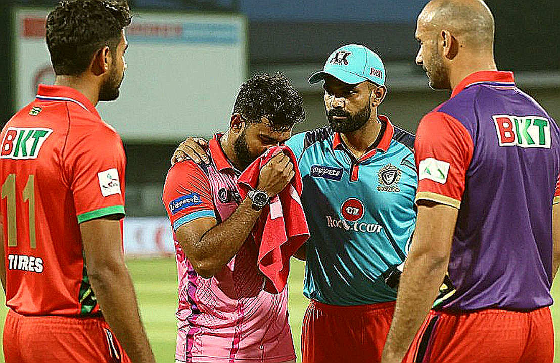 চতুর্থ স্টাম্পের লাইন: বাংলাদেশের টেস্ট ব্যাটিংয়ের আসল ফাঁক টেকনিকে নয়, ছাড়ার সিদ্ধান্তে
